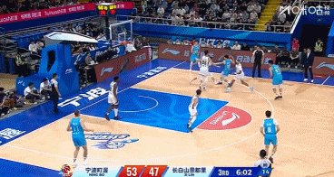 外线有谱！罗凯文连续三分命中帮助球队保持领先